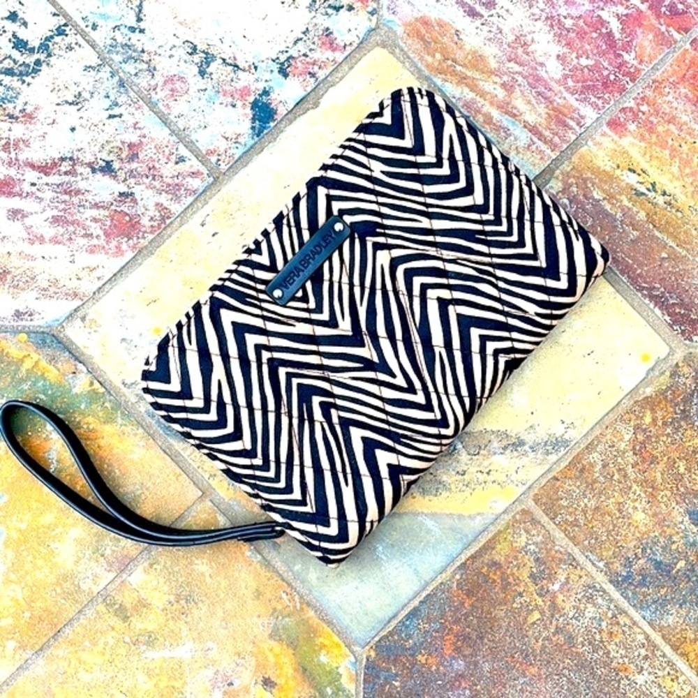 Rare NWOT Vera Bradley Zip Around Wristlet Zebra Wallet